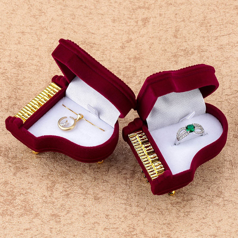 Bijoux présentés dans des Boîtes en forme de Piano