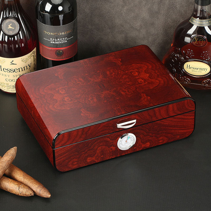 Boîte à Cigare Laquée rouge en situation