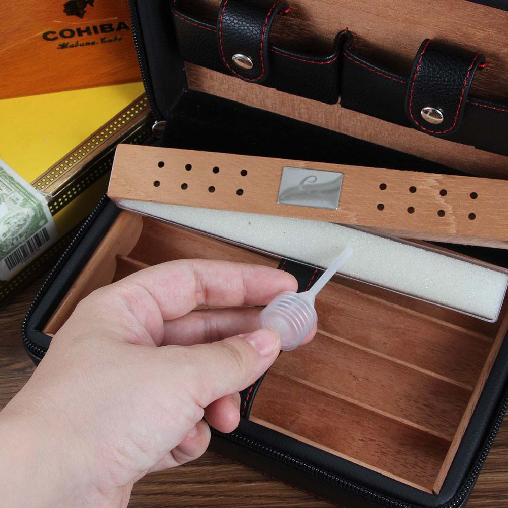 Humidificateur inclus dans l'Étui à Cigare en Cuir