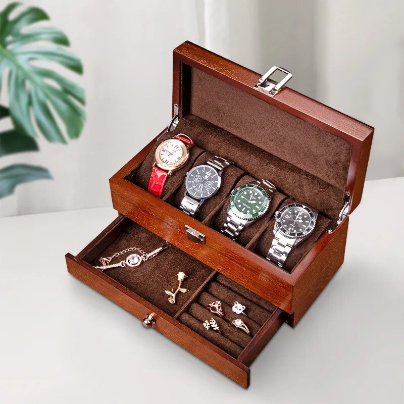 La Boîte en Bois avec Bagues, Bijoux et Montres